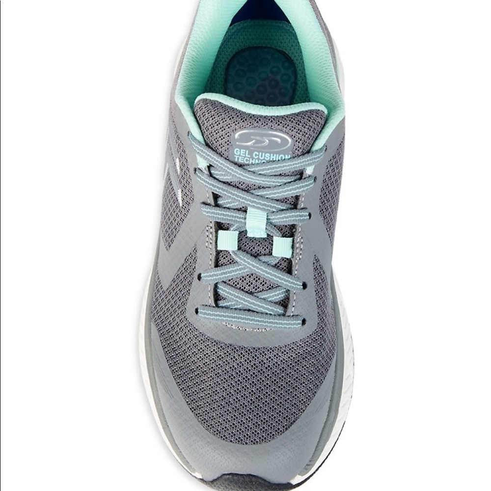 DR. SCHOLL'S
Essential To The Point Sneakers
